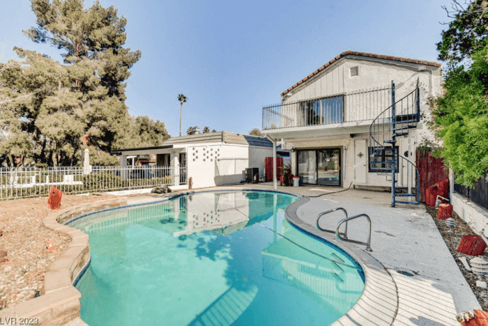 Phil Hellmuth is selling his Las Vegas Country Club Mansion Phil Hellmuth is selling his Las Vegas Country Club Mansion