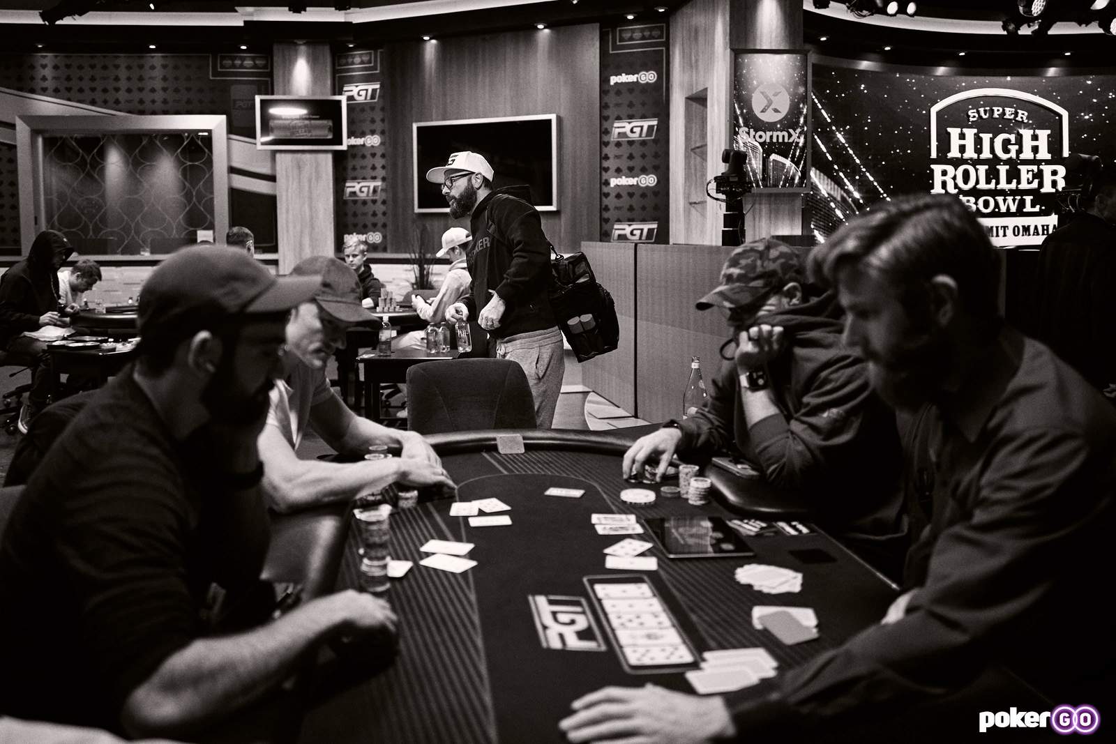 NegreanuPLOSHRBbustout1 NegreanuPLOSHRBbustout1