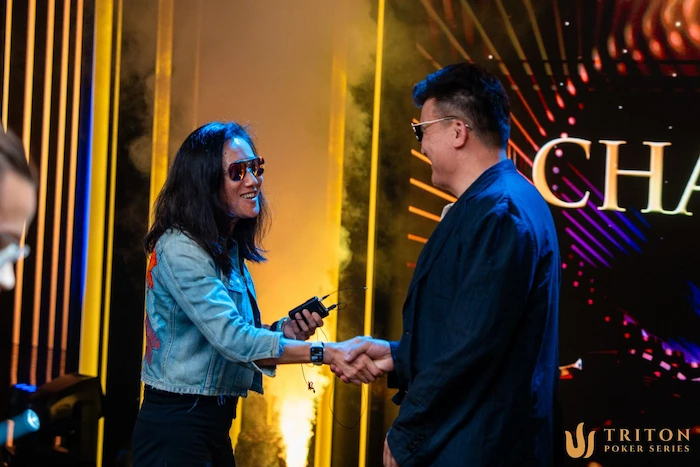 The heads-up duellists congratulate one another