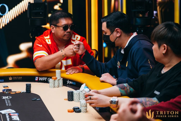 James Mendoza & Punnat Punsri James Mendoza & Punnat Punsri